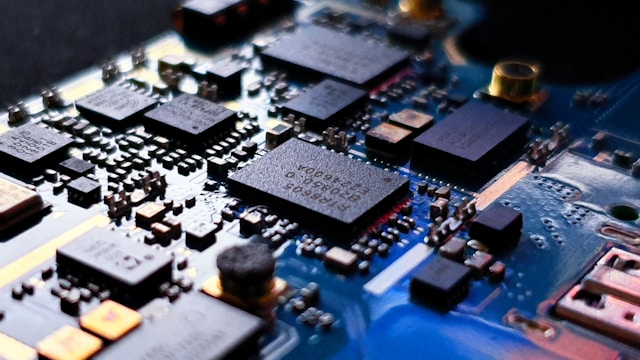 The First Electronic Computers: ENIAC, EDVAC, and the Birth of the Digital Age